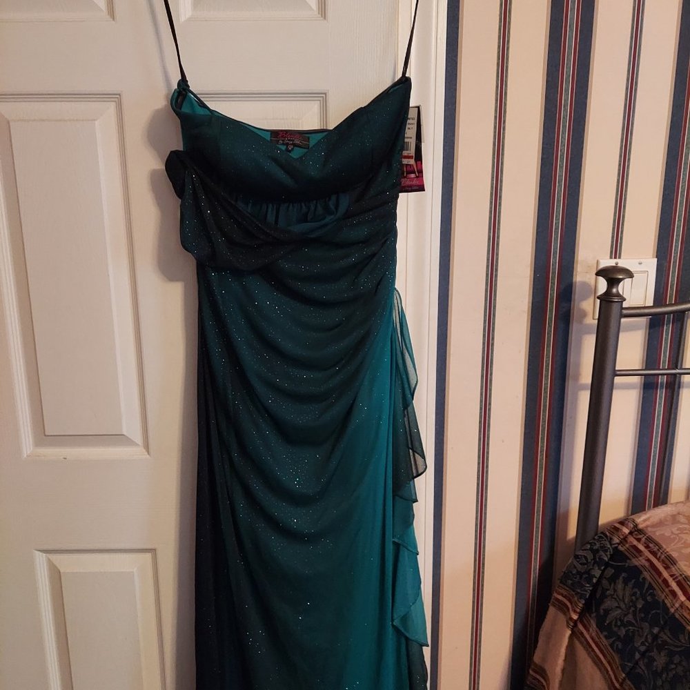 Emerald Green Sparkling Dress. Size 13. Organically Dry Cleaned.